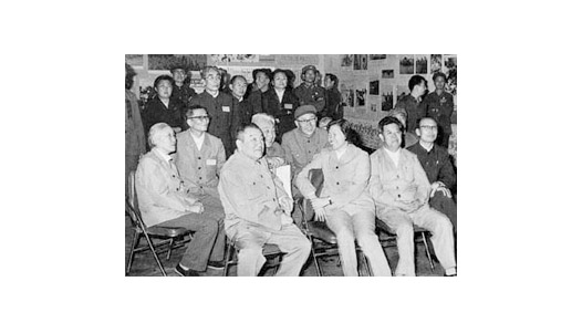 布赫、郝建秀同志來我校視察工作