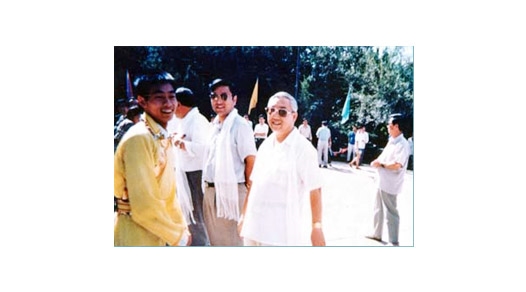 交通廳副廳長姚尚宏、呼市副市長連輯看望藏族學(xué)生