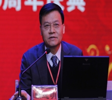 中國(guó)科學(xué)院院士、西北生態(tài)環(huán)境資源研究院常務(wù)副院長(zhǎng)、我國(guó)著名寒區(qū)土木工程專(zhuān)家、博士生導(dǎo)師賴(lài)遠(yuǎn)明教授就“寒區(qū)道路熱學(xué)特性分析方法和凍害防治技術(shù)”?與嘉賓、校友和師生分享了自己獨(dú)特的見(jiàn)解